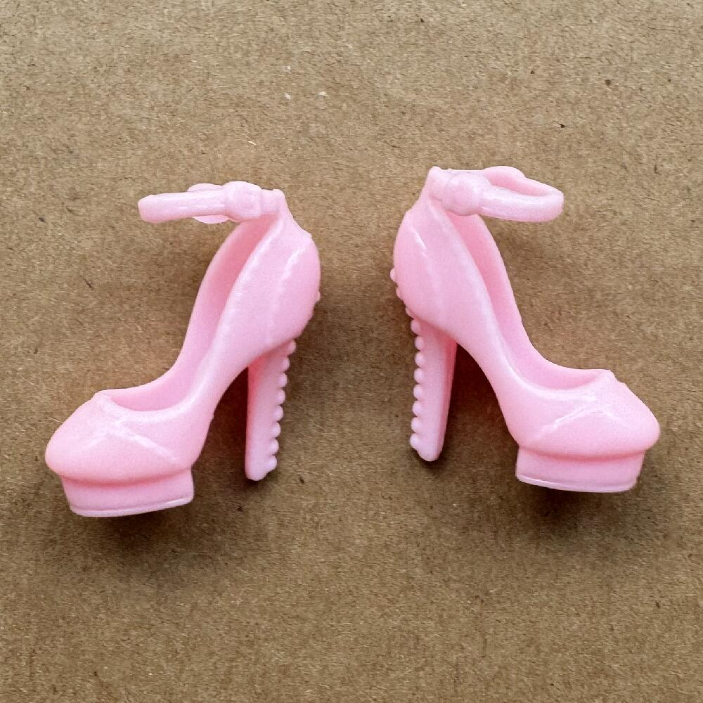 รองเท้าบูทส้นสูงแฟชั่นวินเทจขน - Vintage Collectible Barbies บทวิจารณ์และราคา